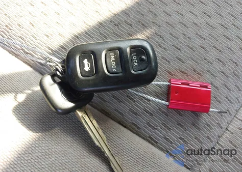 2003 Toyota Camry Le z USA, uszkodzony, nr VIN 4T1BE30K43U743251